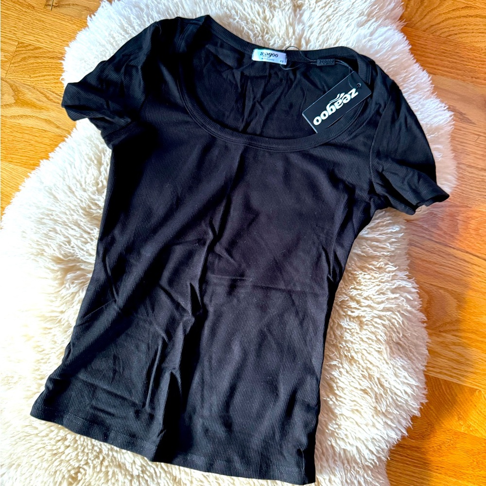 *NWT women’s ribbed knit tee
